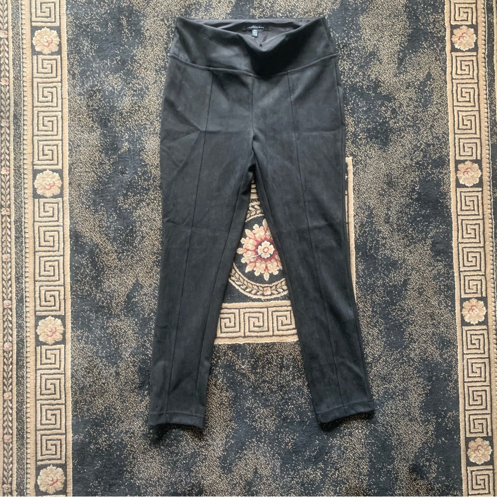 NWOT black chic pants by Andrew Marc // Sz Medium